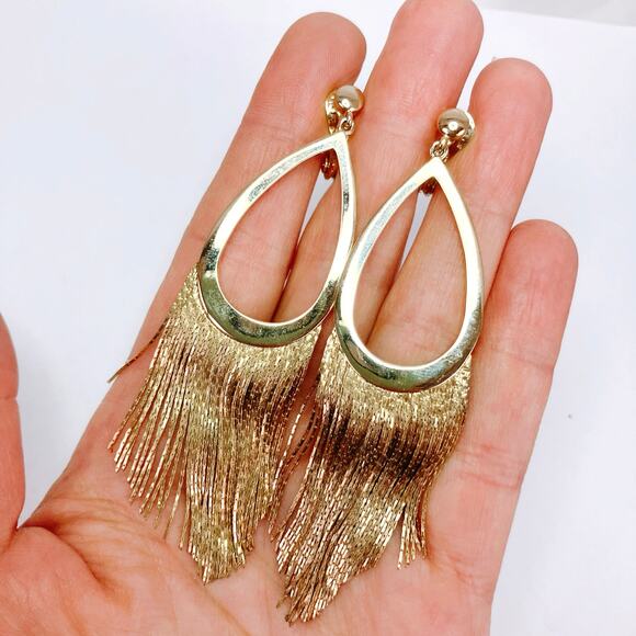 VTG Signed Ellen Tracy Earrings Teardrop Fringe Clip On Glam Shimmer Gold Tone - Picture 3 of 11